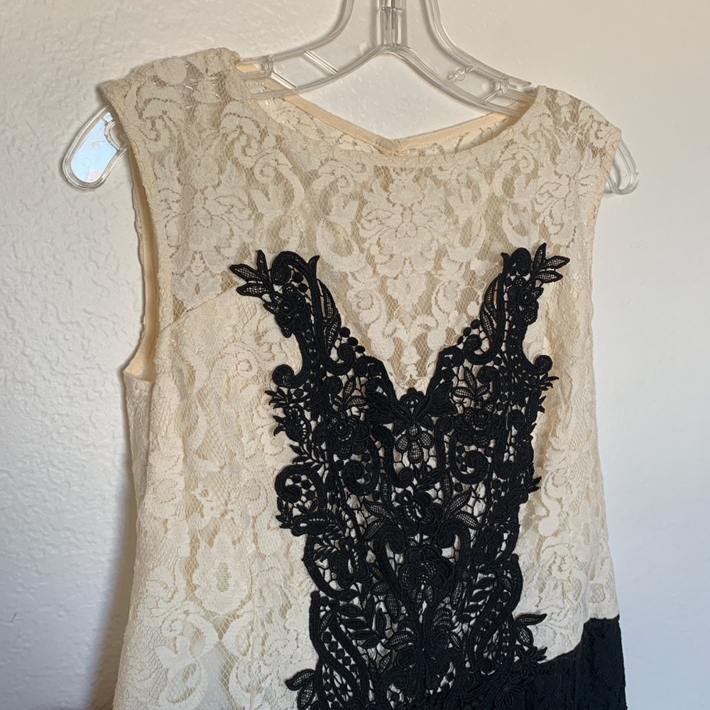 Black and white lace dress in size 8!